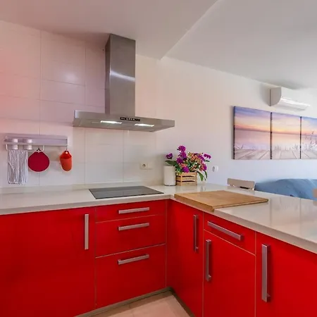 Chill Out Penthouse With Views - By Rent