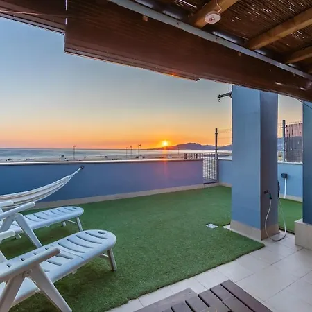 Chill Out Penthouse With Views - By Rent Apartment *